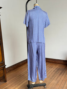 vintage 1940s 2 pc pyjama set {xs}