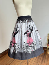 Load image into Gallery viewer, vintage 1950s Flamenco dancers border print skirt {32&quot;W}