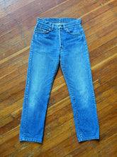 Load image into Gallery viewer, vintage 1980s LEVIS 501s jeans 28”W