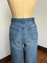 Load image into Gallery viewer, vintage 1970s Lee denim jeans 28/29W