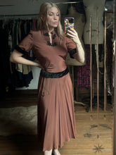 Load image into Gallery viewer, vintage 1940s brown rayon dress {s}