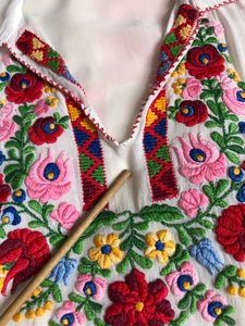 vintage 1940s embroidered blouse {M/L}