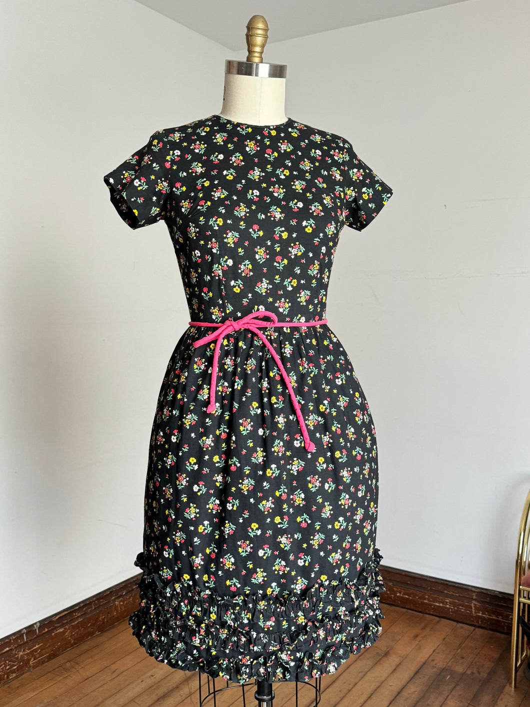 vintage 1950s 60s Swirl wrap dress {m}