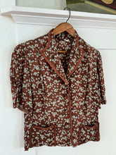 Load image into Gallery viewer, vintage 1940s floral rayon blouse {m}