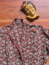 Load image into Gallery viewer, vintage 1940s floral rayon blouse {m}