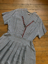 Load image into Gallery viewer, vintage 1940s fleur-de-lis rayon dress {XL/1X}