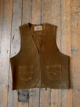 Load image into Gallery viewer, vintage 1970s suede LEVIS vest