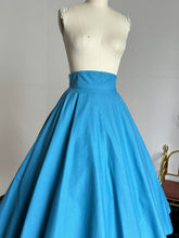 Load image into Gallery viewer, vintage 1950s blue cotton circle skirt {xs}