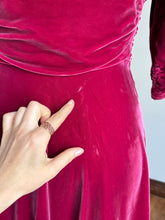 Load image into Gallery viewer, vintage 1940s velvet blouse {m}