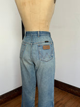 Load image into Gallery viewer, vintage 1970s Wranglers denim jeans 30W