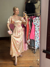 Load image into Gallery viewer, vintage 1940s front zip dressing gown {s}