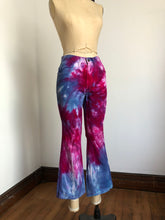 Load image into Gallery viewer, vintage 1960s 70s tie dye big E Levis flared denim jeans