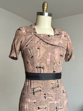 Load image into Gallery viewer, vintage 1940s novelty Giraffe rayon dress {m}