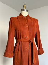 Load image into Gallery viewer, vintage 1940s suede coat {m/L}