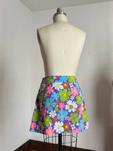 Load image into Gallery viewer, vintage 1970s floral mini skirt 30”W