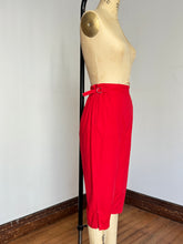 Load image into Gallery viewer, vintage 1950s red pedal pushers 28”W
