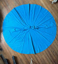Load image into Gallery viewer, vintage 1950s blue cotton circle skirt {xs}