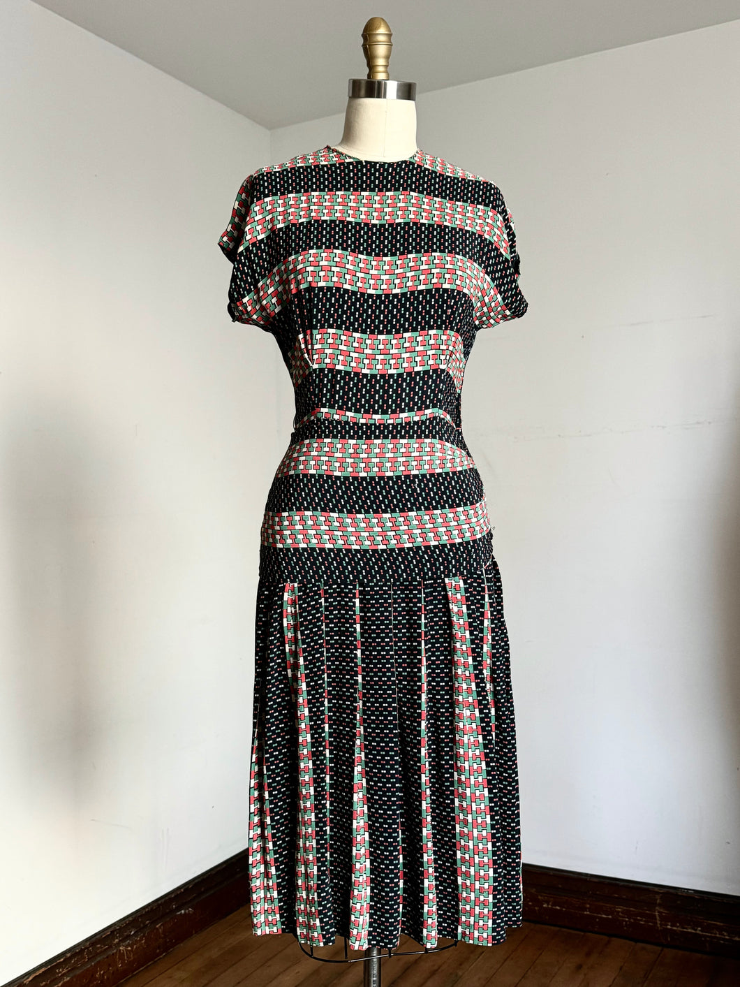 vintage 1940s rayon abstract print dress {xs}