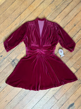 Load image into Gallery viewer, vintage 1940s velvet blouse {m}