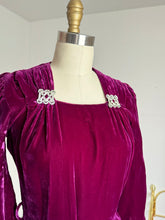 Load image into Gallery viewer, vintage 1940s velvet dress {s}