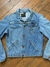 Load image into Gallery viewer, vintage 1970s Wrangler denim jacket