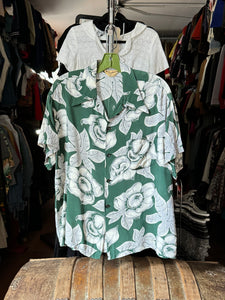 vintage 1940s green Hawaiian rayon shirt - loop collar