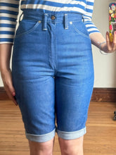Load image into Gallery viewer, vintage 1960s Maverick Blue Bell cropped jeans {xxs}