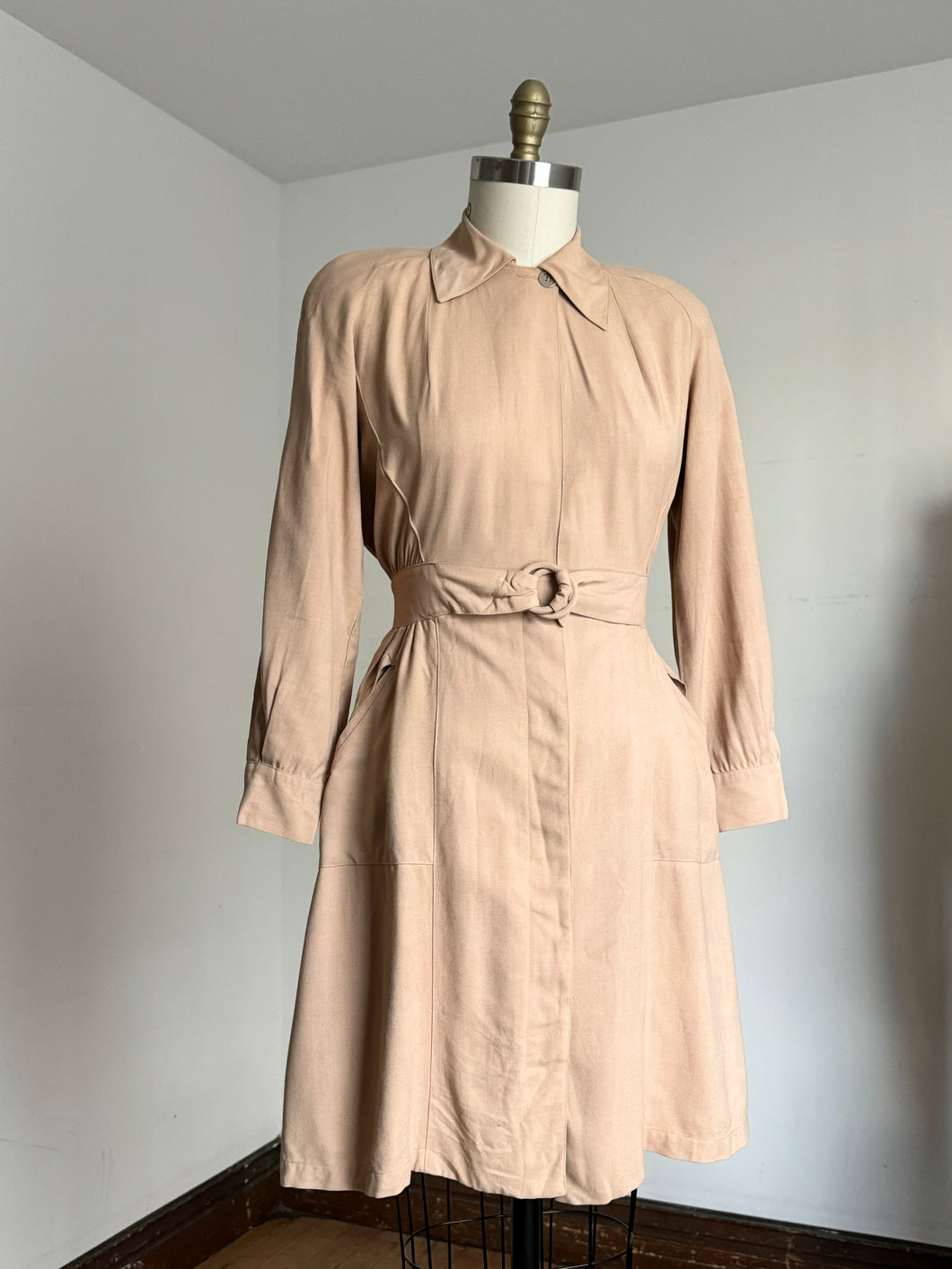 vintage 1940s beige coat {s/m}