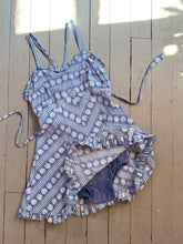 Load image into Gallery viewer, vintage 1940s novelty cotton clamshell swimsuit {s}