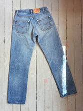 Load image into Gallery viewer, vintage 1980s LEVIS 501s jeans 28”W
