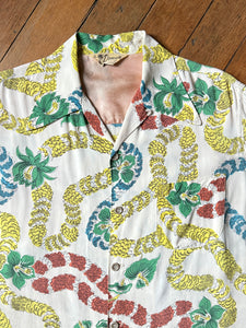 vintage 1950s Hawaiian Leis print shirt - loop collar