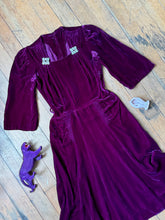 Load image into Gallery viewer, vintage 1940s velvet dress {s}