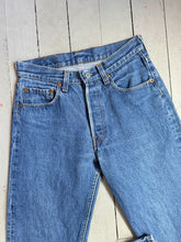 Load image into Gallery viewer, vintage 1980s LEVIS 501s jeans 27”W