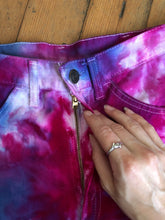 Load image into Gallery viewer, vintage 1960s 70s tie dye big E Levis flared denim jeans