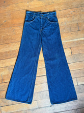 Load image into Gallery viewer, NOS vintage 1970s LEVIS wide leg jeans - JUNIORS