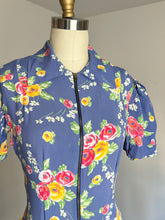 Load image into Gallery viewer, vintage 1930s floral rayon dressing gown {xs}