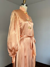 Load image into Gallery viewer, vintage 1940s pink satin dressing gown {s}