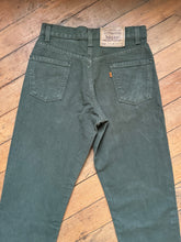 Load image into Gallery viewer, vintage 1990s green LEVIS 550s 28&quot;W