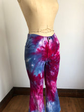 Load image into Gallery viewer, vintage 1960s 70s tie dye big E Levis flared denim jeans
