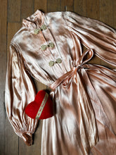 Load image into Gallery viewer, vintage 1940s pink satin dressing gown {s}