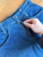 Load image into Gallery viewer, NOS vintage 1970s LEVIS wide leg jeans - JUNIORS