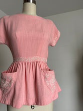 Load image into Gallery viewer, vintage 1940s pink linen blouse {xs}