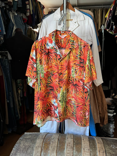 vintage 1960s Hawaiian Aloha shirt rayon loop collar