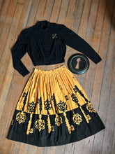 Load image into Gallery viewer, vintage 1930s black top {m}