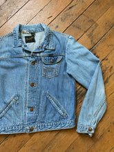 Load image into Gallery viewer, vintage 1970s Wrangler denim jacket