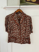 Load image into Gallery viewer, vintage 1940s floral rayon blouse {m}
