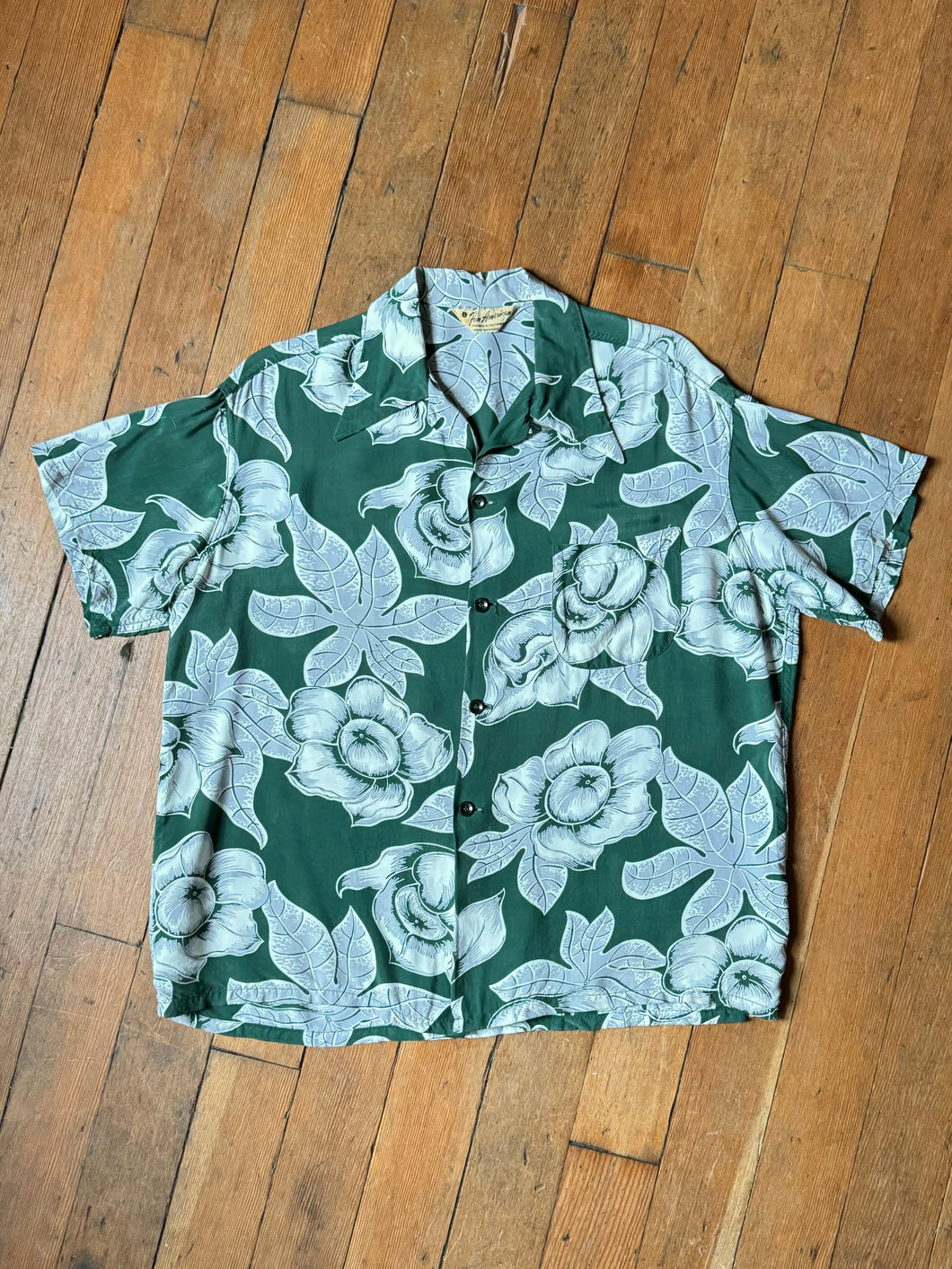 vintage 1940s green Hawaiian rayon shirt - loop collar