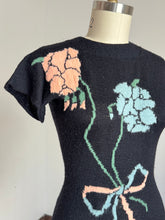 Load image into Gallery viewer, vintage 1940s floral knit top {xs-L}