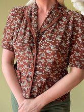 Load image into Gallery viewer, vintage 1940s floral rayon blouse {m}