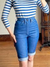 Load image into Gallery viewer, vintage 1960s Maverick Blue Bell cropped jeans {xxs}